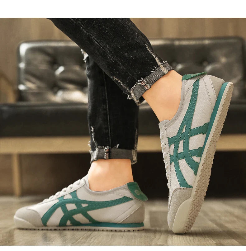Men's Retro Sneakers Suede Fabric Low Top Lightweight Sole